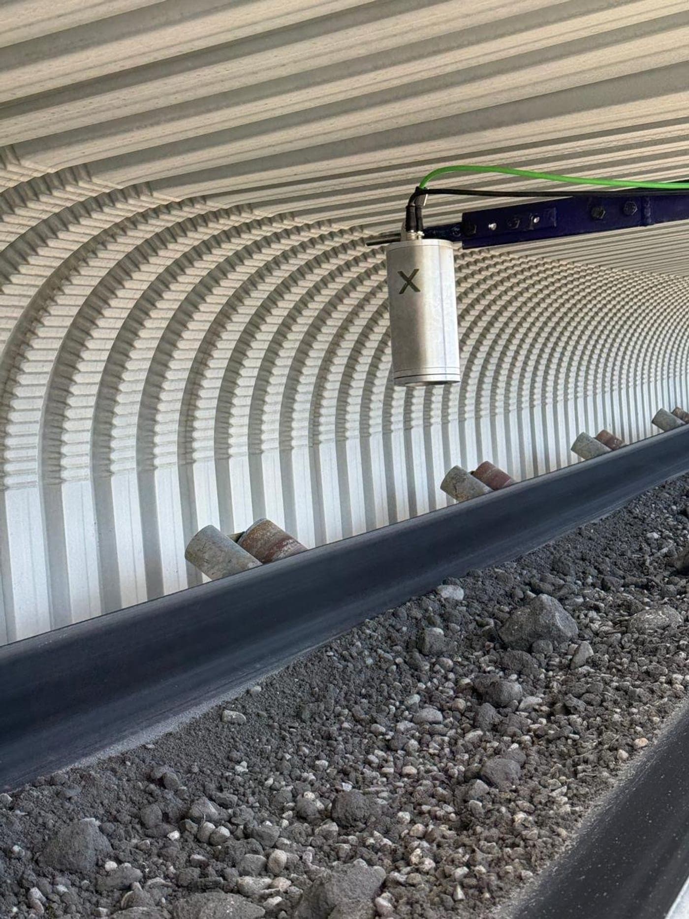 X-trac camera mounted above the feed conveyor